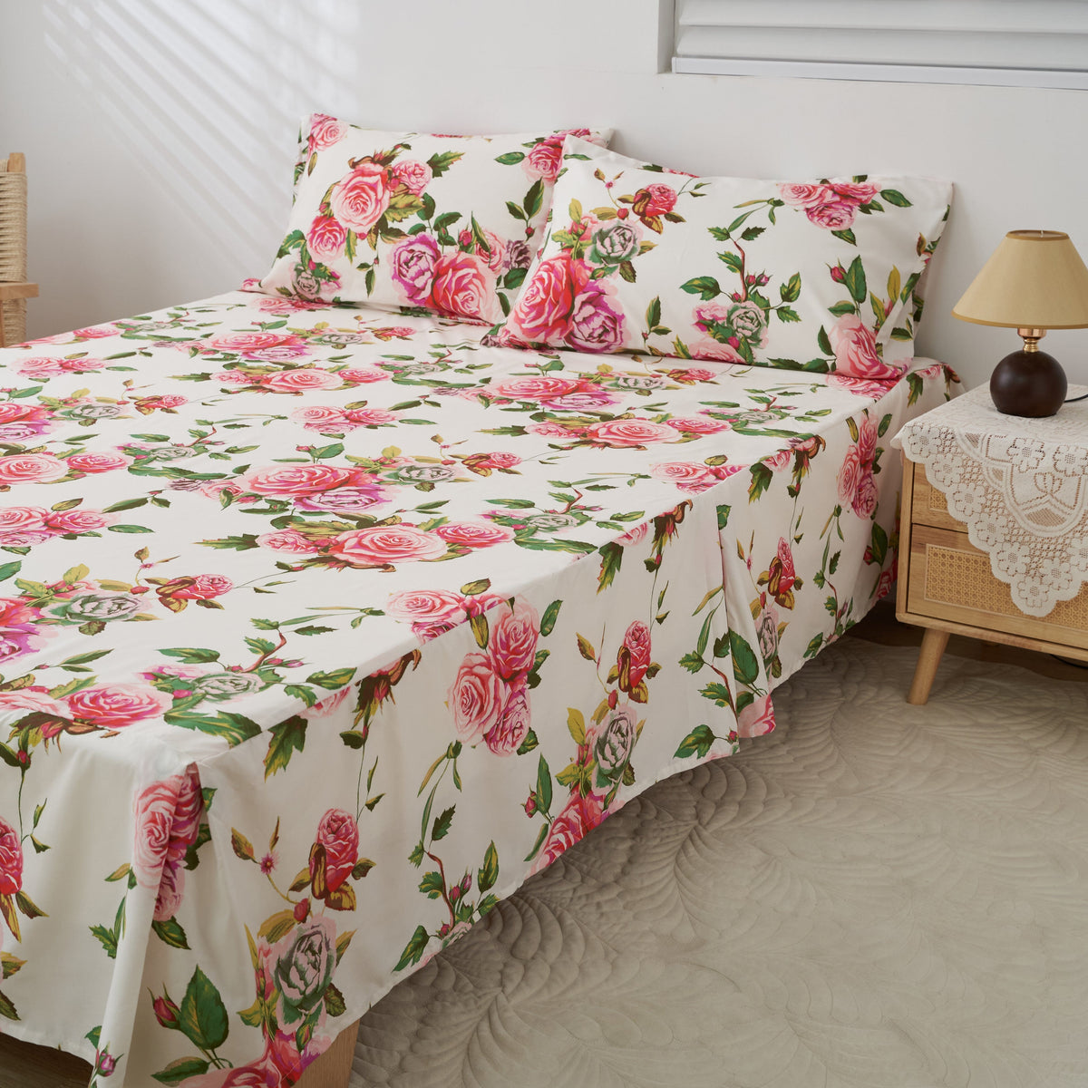 DaDa Bedding Romantic Roses Floral Bed Skirt - Matching Pink & White Ruffled Dust Ruffle for Quilted Coverlet Set - Lightweight & Breathable Polyester Bedskirt